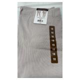 $18 womanï¿½s capri pants size 18