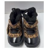 $15 Girls size 6 shoes