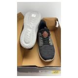 Menï¿½s running shoes size 8