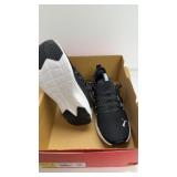 Womanï¿½s running shoes size 6