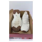 Womanï¿½s running shoes size 9 used.