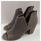 Womanï¿½s heels size 10