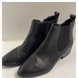 Womanï¿½s boots size 9