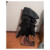 8 aluminum bats and 1 wooden bat, Tag collegiate bat carrier with 4 baseball gloves