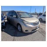 2011 TOYOTA SIENNA
