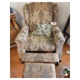 UPHOLSTERED RECLINER CHAIR