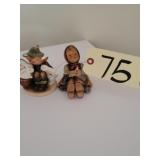 2 FIGURINES (SMALL CHIP)