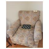 UPHOLSTERED ACCENT CHAIR