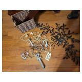 GRATE WALL HANGER & FLOWER HANGER