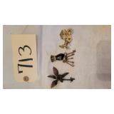 STAGECOACH BROOCH, VINTG. HAND HOLDING KEYS BROOCH
