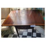 VINTAGE MAHOGANY DROPLEAF TABLE