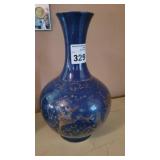 VINTAGE CHINESE PORCELAIN VASE