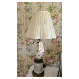VINTAGE HNDPT FRENCH COUNTRY LAMP/GOLD TRIM