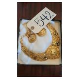 VINTAGE JOSE BARRERA AVON NECKLACE,CLIPON EARRINGS