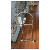 PLASTIC QUILT STAND