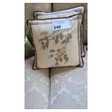 2 BIRD DECORATIVE PILLOWS