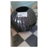 BLACK WIDE RIBBED VASE