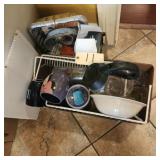 ASSORTED PLASTICWARE & DISPOSABLE TIN PANS