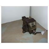 Bico 4 1/2" Vise w/Swivel Base