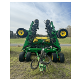 John Deere 1990 30 Ft. Grain Drill w/Roll Marker