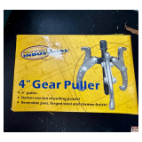 Northern Industrial 4-Inch Gear Puller with Reversible Jaws