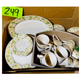 Metlox Poppytrail Made in California Pattern 1175 Dinnerware Set