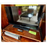 Sanyo FVE3923 Television and Magnavox MWD2206 DVD/VCR Player with Remotes