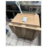Cambro Roll Around Ice Bin Scoop