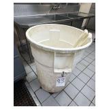 55gal Roll Around Ice Barrel with (2) Ice Scoops