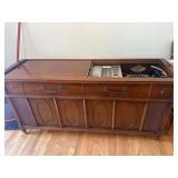 Magnavox Stereo Console With Turntable and Radio