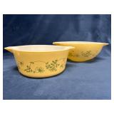 Two Pyrex Yellow Daisy Bowls, 2.5L and 4L