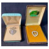 Heart-Shaped Rhinestone Pin and Necklace Set in Or