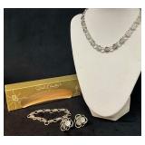 Sarah Coventry Fine Fashion Jewelry Set with Neckl