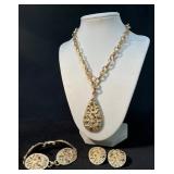 Signed Sarah Coventry Jewelry Set with Necklace, B