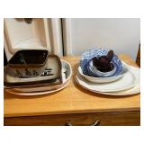 Decorative and Themed Ceramic Plates and Bowls
