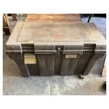 Rubbermaid Heavy-Duty Plastic Storage Chest with L