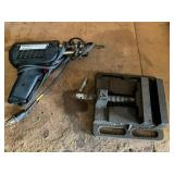 Makita D550 soldering gun and Bench Vise Lot