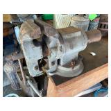 Large Pipe Fitter's Clamp with Rotating Base