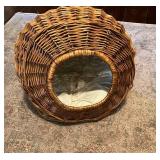 Wicker Cat Bed With Oval Entryway