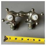 Vintage-Style Metal Dual-Handle Hot and Cold Fauce