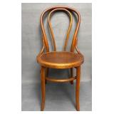 Bentwood Chair With Curved Backrest and Wooden Sea