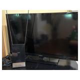 Insignia 31-Inch TV with Built-in DVD Player and R