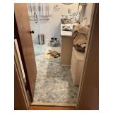 Bathroom and Linen Accessory Lot