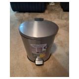 Better Homes & Gardens Oval Step Can