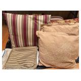 9 Pillows and 3 Pillow Shams Set