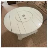 White Wood Button-Shaped Coffee Table 24'x21'