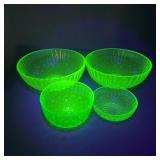 US Glass ï¿½Aunt Pollyï¿½ Uranium Glass Bowls Set