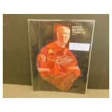 1968-69 Detroit Redwings Yearbook - Howe On Cover