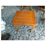 Maple Corner Table - 22 x 20 x 19