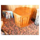 Wooden End Table    22 x 25 x 21